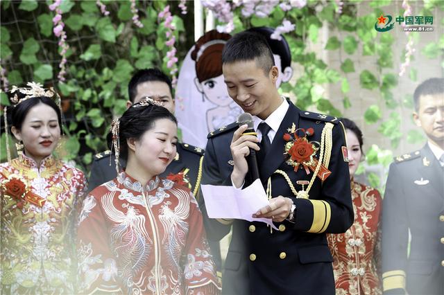 【中国军网】前方高能！火箭军兵哥撒糖甜到齁