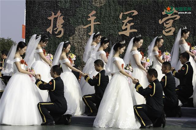 【中国军网】前方高能！火箭军兵哥撒糖甜到齁