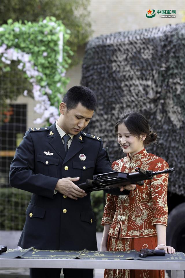 【中国军网】前方高能！火箭军兵哥撒糖甜到齁