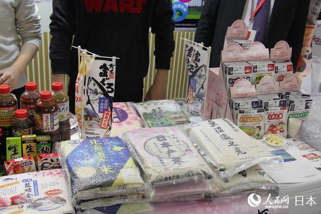 #人民网#福原爱与熊本熊联“萌”为日本美食推广助力