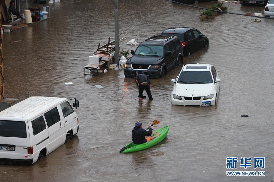 「新华网」黎巴嫩首都遭遇暴雨
