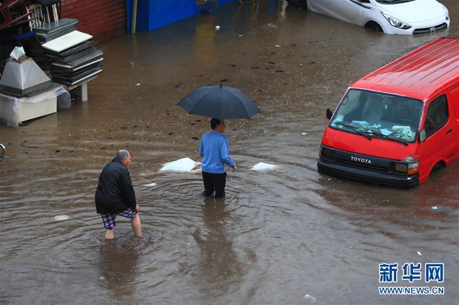 「新华网」黎巴嫩首都遭遇暴雨