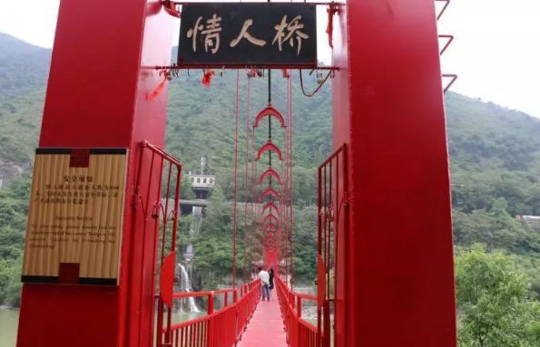 1公里至柳林镇站乘115路至牛家桥站下车,换乘102路公交,在汉中石门