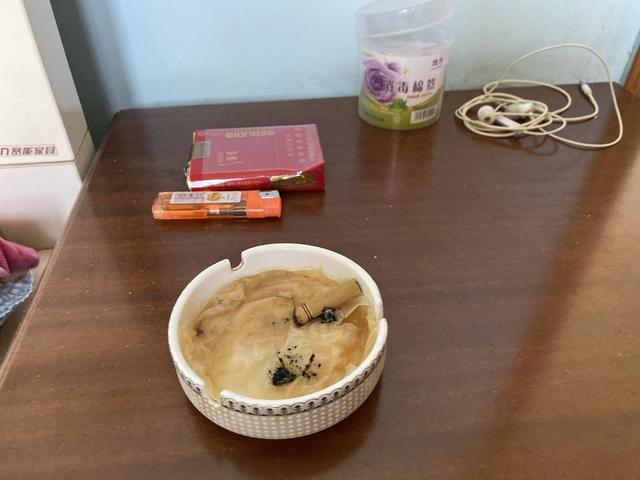 新京报：倒在出租屋里的外卖员
