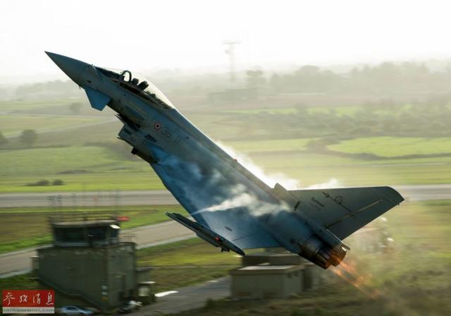 新华网■对空对地多面手！“台风”换武器似变形金刚