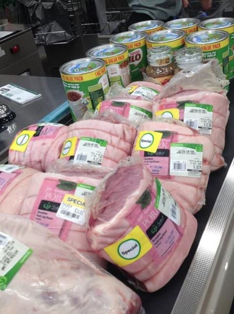 [海外网]澳洲最大家庭16个孩子！母亲狂囤食材 一顿圣诞午餐花掉2万元