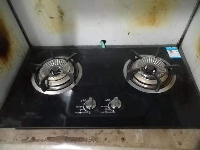 [北京日报客户端]假燃气公司人员入户“检修”顺带偷钱，俩专骗老年人团伙落网