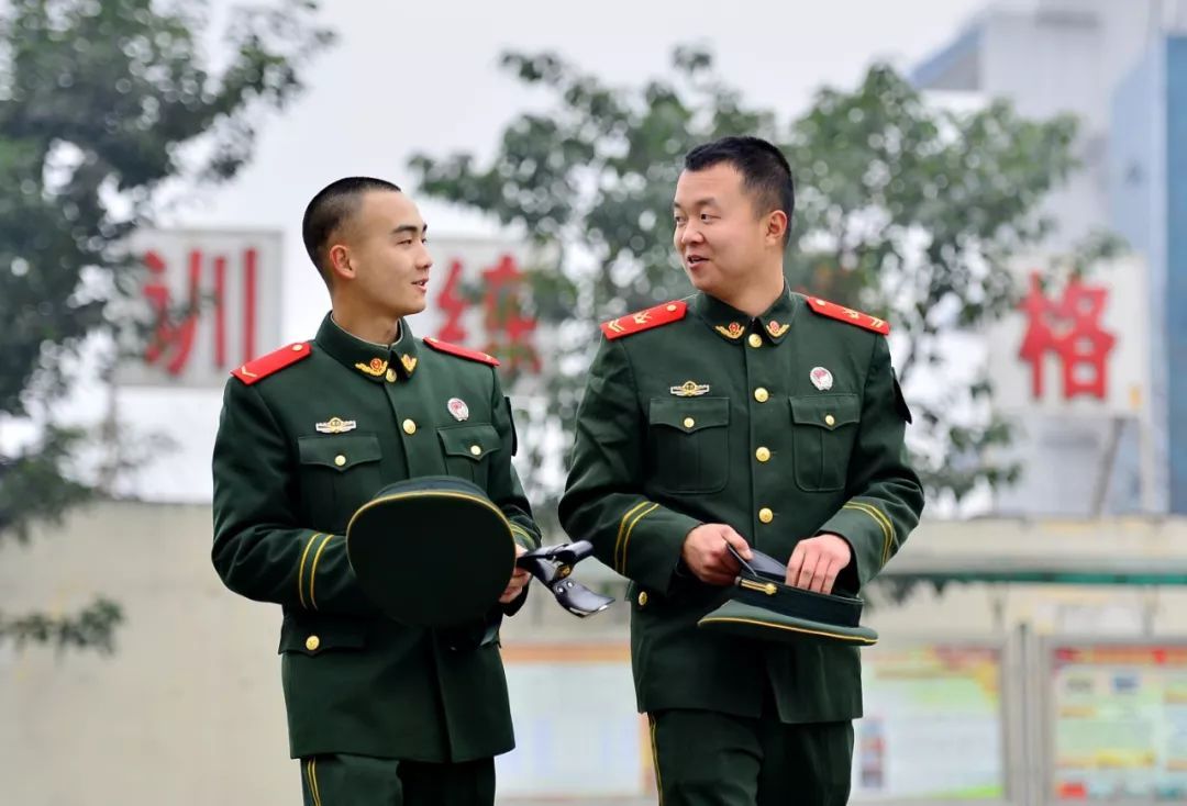 一名士官,如何成为军政"两栖"教员?