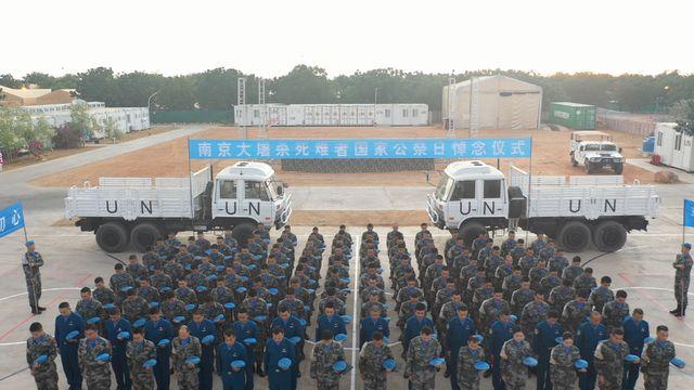 「中青在线」中国赴苏丹达尔富尔维和直升机分队举行国家公祭日纪念仪式