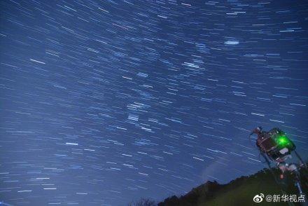 #北京日报客户端#流星“绽放”夜空 今晚一起来看流星雨(图)