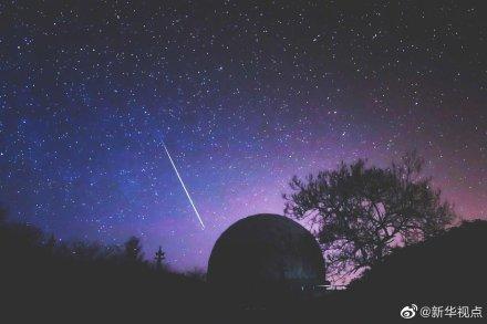北京日报客户端@流星“绽放”夜空！今晚一起来看流星雨啊