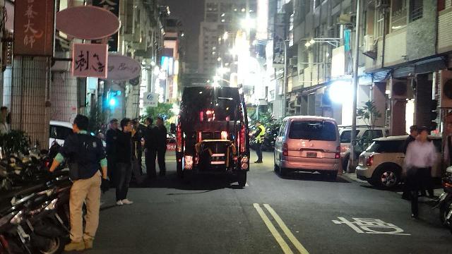 「看看新闻」男子在国民党部放炸弹 与警方对峙12小时后中枪被擒