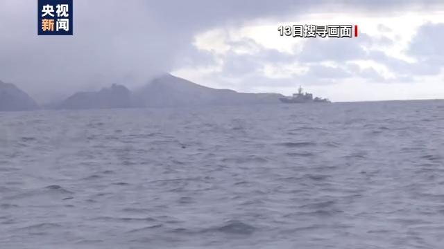 #国际在线#新西兰怀特岛火山喷发搜救持续 搜救人员下水搜寻失踪者