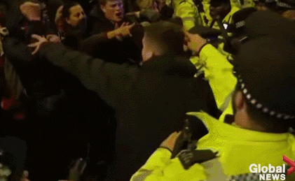 观察者网■大选刚结束，抗议者就上街了