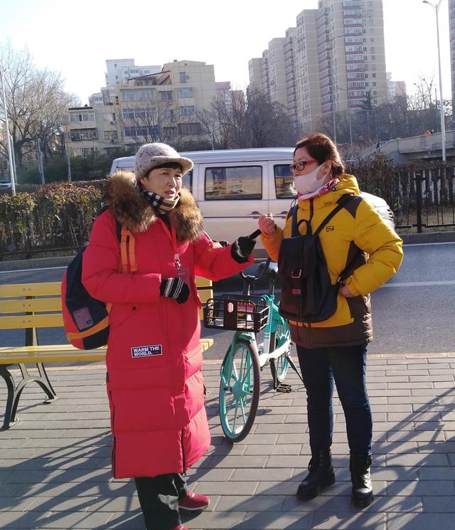 「北京日报客户端」手绘指路地图，潘家园老人一年指路3000人次