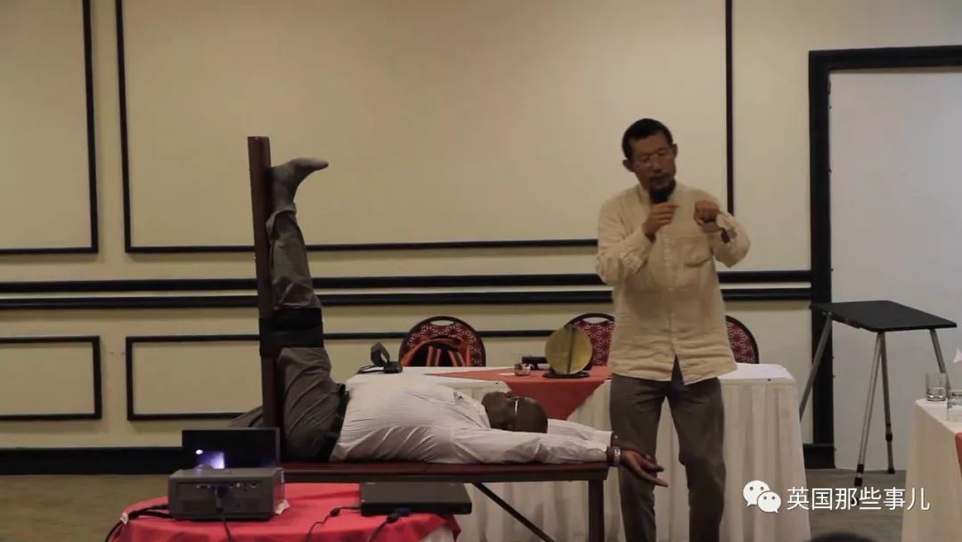 【新晚报】号称拍打拉筋治百病的“神医”，害死无数粉丝，终于被判了！