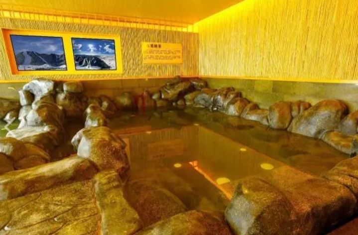 "丝路汤泉"里的马铁汤泉.
