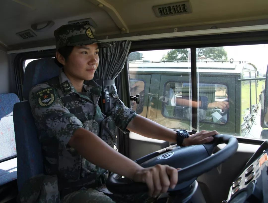 #军报记者#当女子导弹连遇上网络热词……真?硬核！