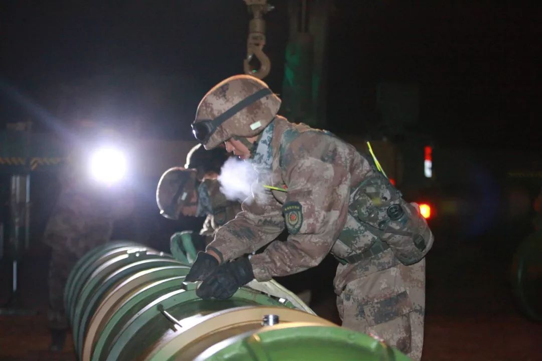 #军报记者#当女子导弹连遇上网络热词……真?硬核！