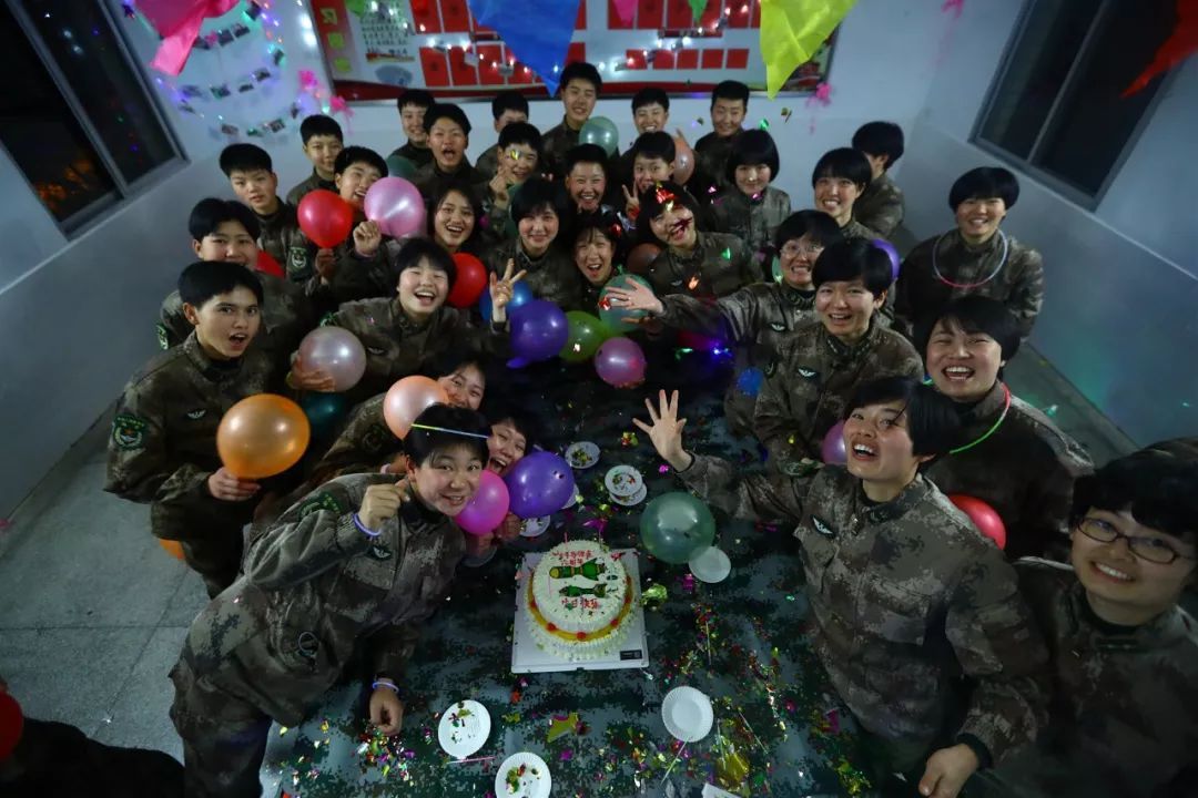 #军报记者#当女子导弹连遇上网络热词……真?硬核！