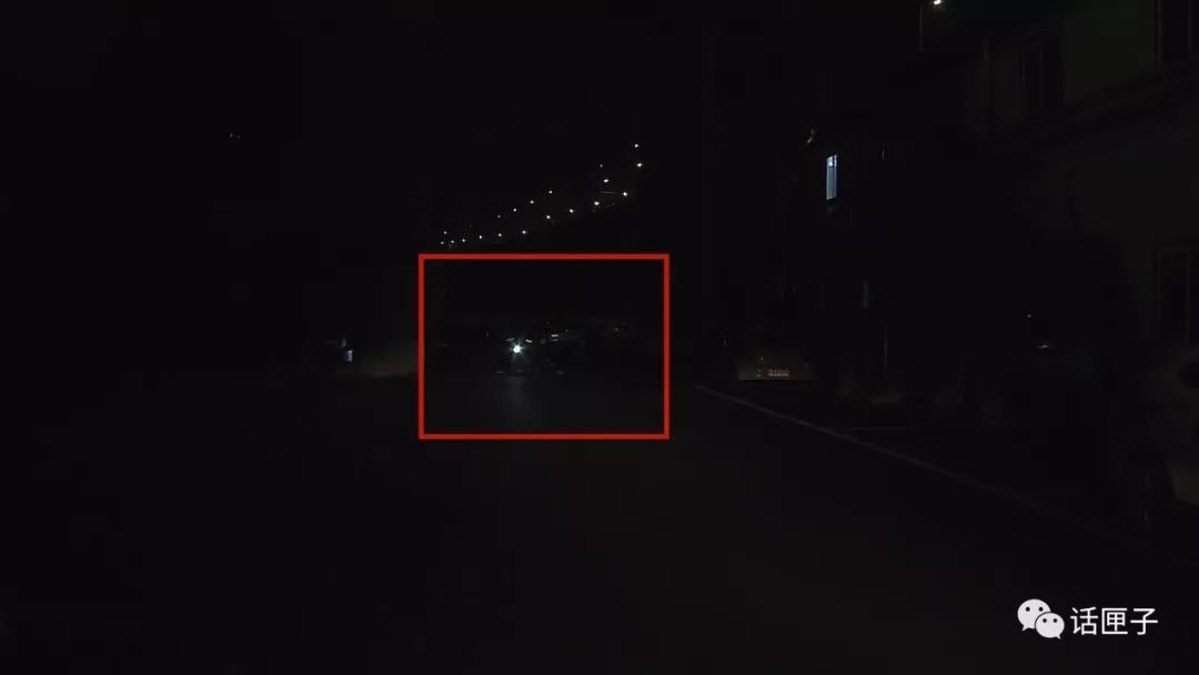 [上海交通广播]太危险！非机动车冬天夜间行车竟然不开车灯！