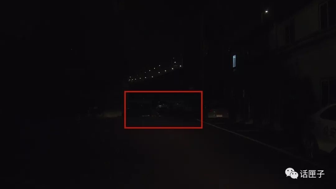 [上海交通广播]太危险！非机动车冬天夜间行车竟然不开车灯！