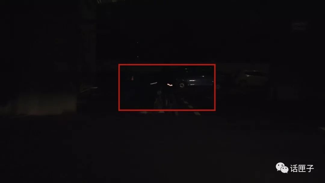 [上海交通广播]太危险！非机动车冬天夜间行车竟然不开车灯！