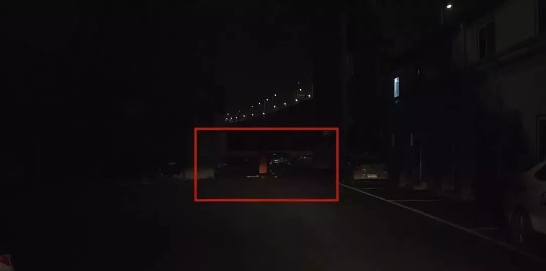 [上海交通广播]太危险！非机动车冬天夜间行车竟然不开车灯！