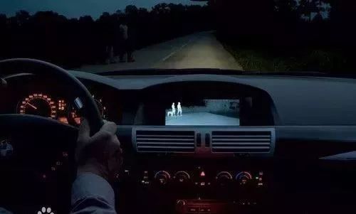 [上海交通广播]太危险！非机动车冬天夜间行车竟然不开车灯！