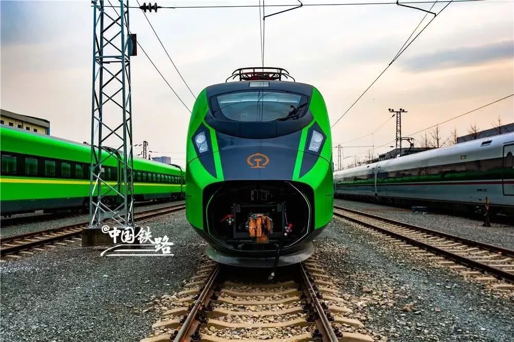 "绿巨人"的上线运营将与高铁形成优势互补,进一步发挥既有火车站的