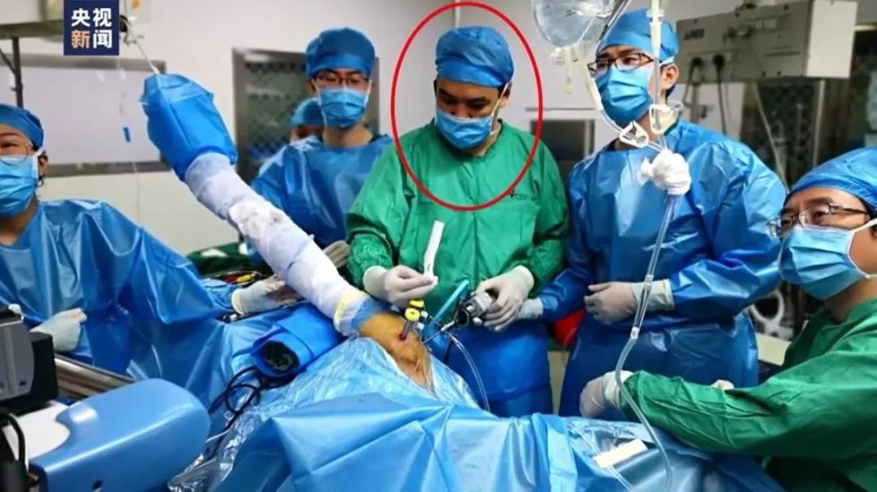 央视新闻：他得知罹患癌症后，对妻子说：“你们不要把我浪费了”