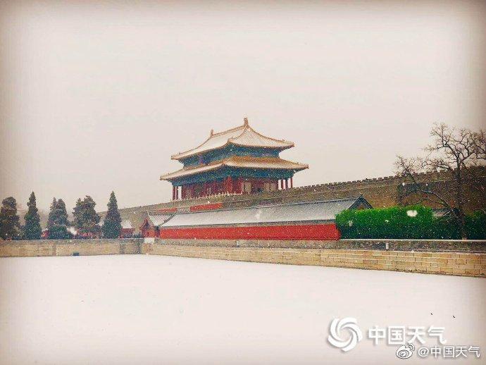 [中国天气网]北京暴雪蓝色预警+道路结冰黄色预警双发