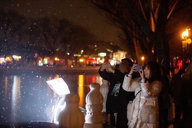 #新京报#京城第二场雪来了 明日出行要小心