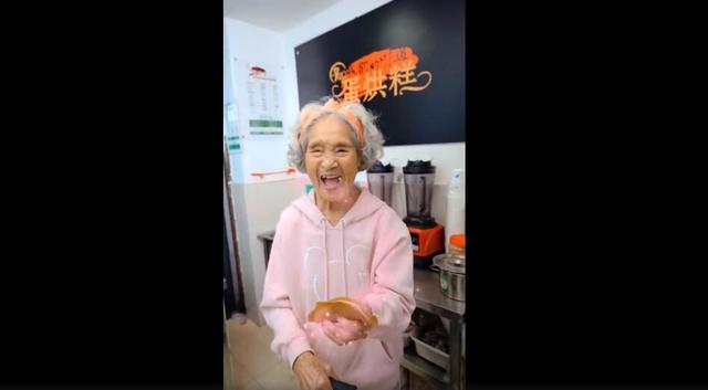 北青网@孙女记录99岁奶奶日常：她爱吃火锅还偷吃零食，她是我的老可爱