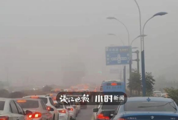#杭州日报#今早,杭州网友PK北京网友!结果...