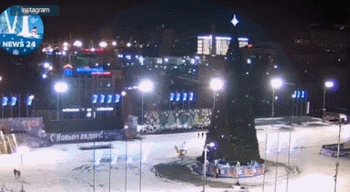 「海外网」俄醉酒司机午夜漂移，撞坏广场鼠年装饰，或赔7余万元（图）