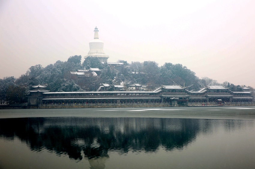 人民网-北京频道■京城第二场降雪如期而至 来北海公园感受“冬宫”