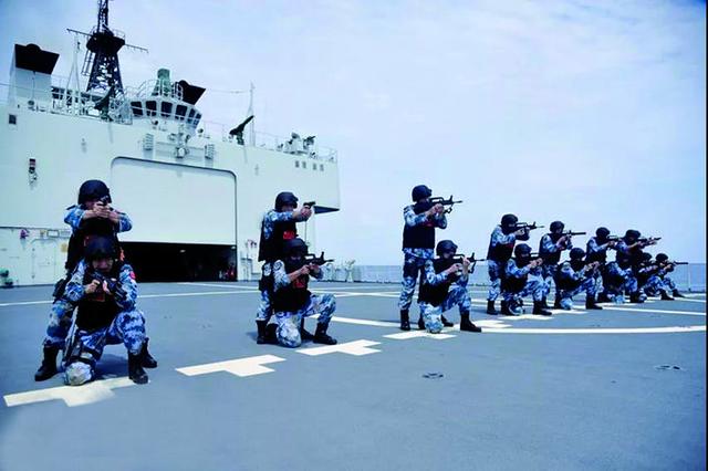 「海外网」中国海军可可西里湖舰开展远海练兵