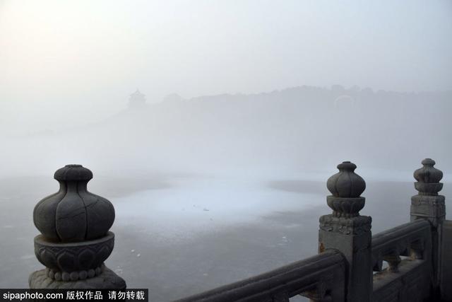 人民网■北京颐和园景区雪后惊现平流雾奇观 云雾飘渺宛如仙境