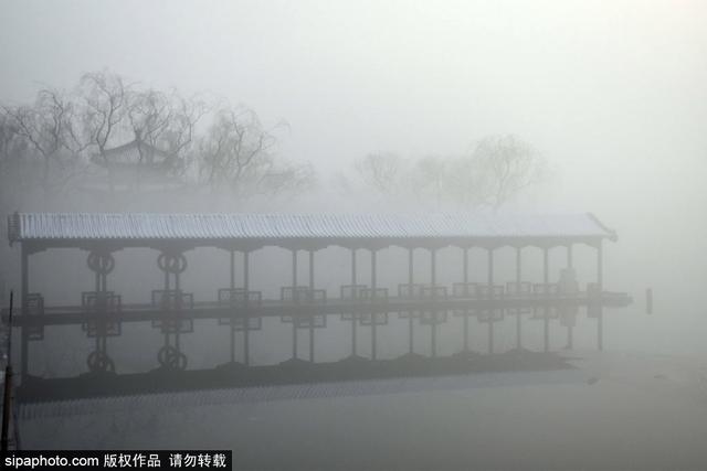 人民网■北京颐和园景区雪后惊现平流雾奇观 云雾飘渺宛如仙境
