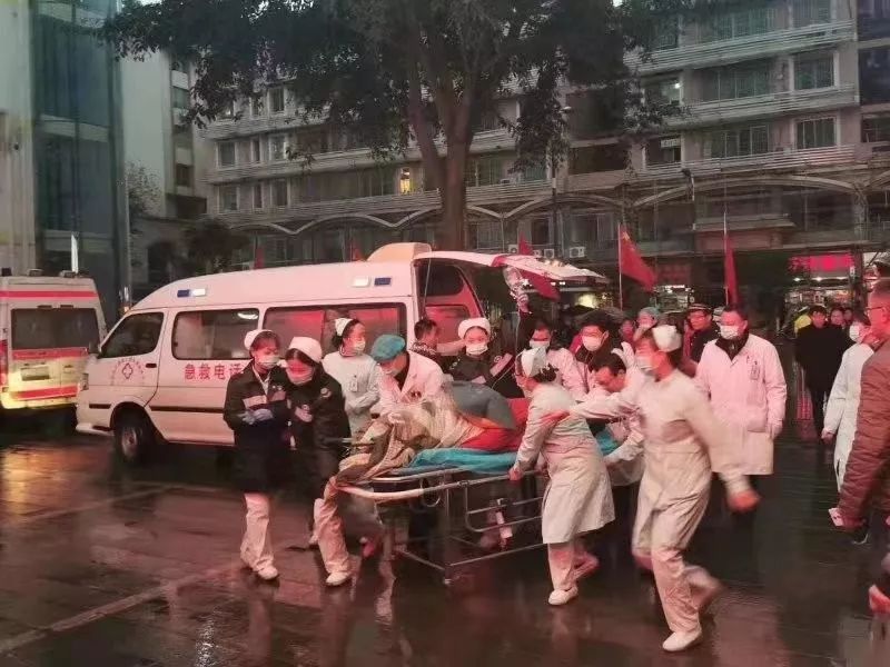 健康中国@关注！川煤集团杉木树煤矿“12.14”透水事故13名被困获救人员正接受治疗