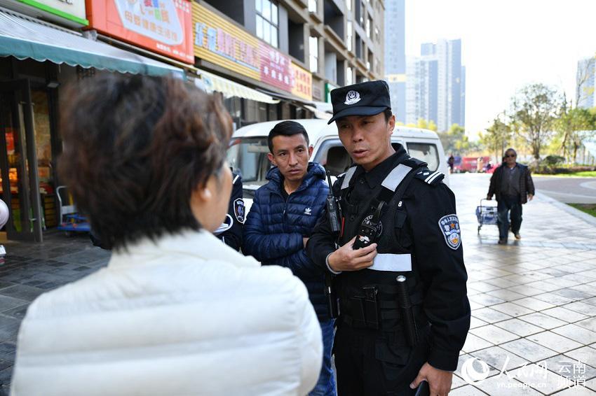 [人民网-云南频道]跟着特警去巡逻