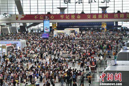 「中国新闻网」2020年鼓励反向春运 将推行回空方向列车票价优惠