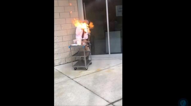 北青网：别人家的老师！美国69岁大学教授花式上物理课，学生直呼不想下课