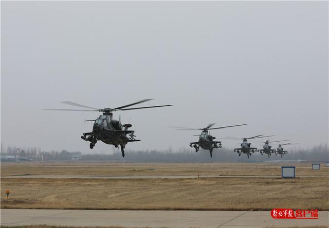 [中国军网]第80集团军某陆航旅组织多机型编队飞行训练