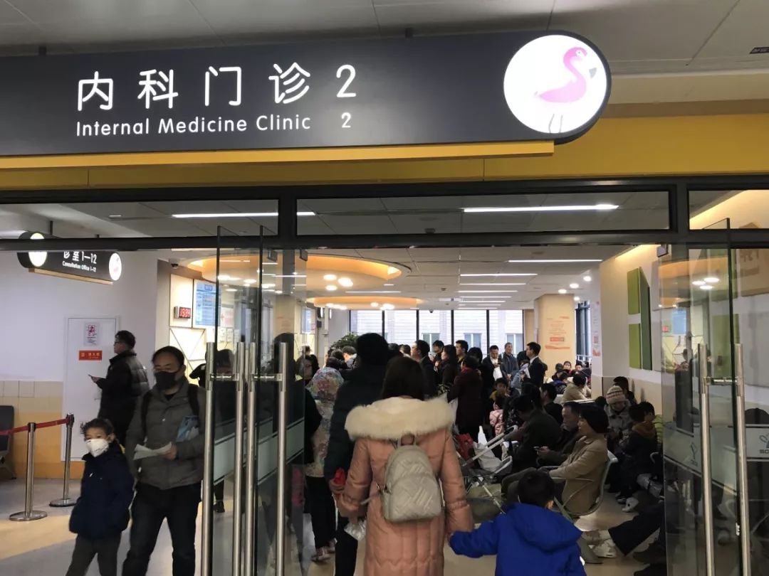 今天下午的上海儿童医学中心人满为患   #宝爸宝妈别慌,看这里