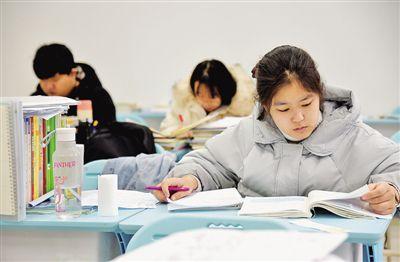 光明日报：考研大军首次突破300万 他们因何考研