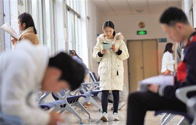 光明日报：考研大军首次突破300万 他们因何考研