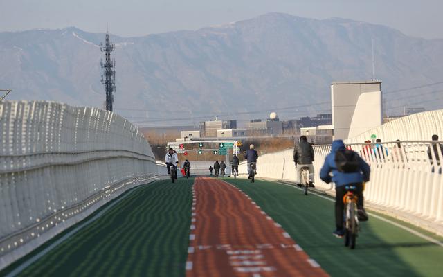 #新京报#北京首条自行车专用路通行人次破百万