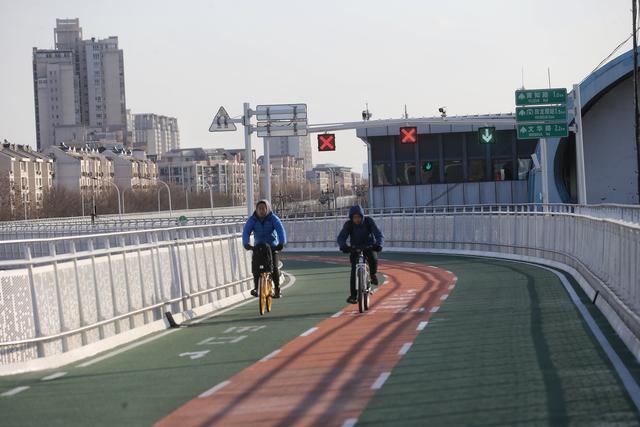 #新京报#北京首条自行车专用路通行人次破百万